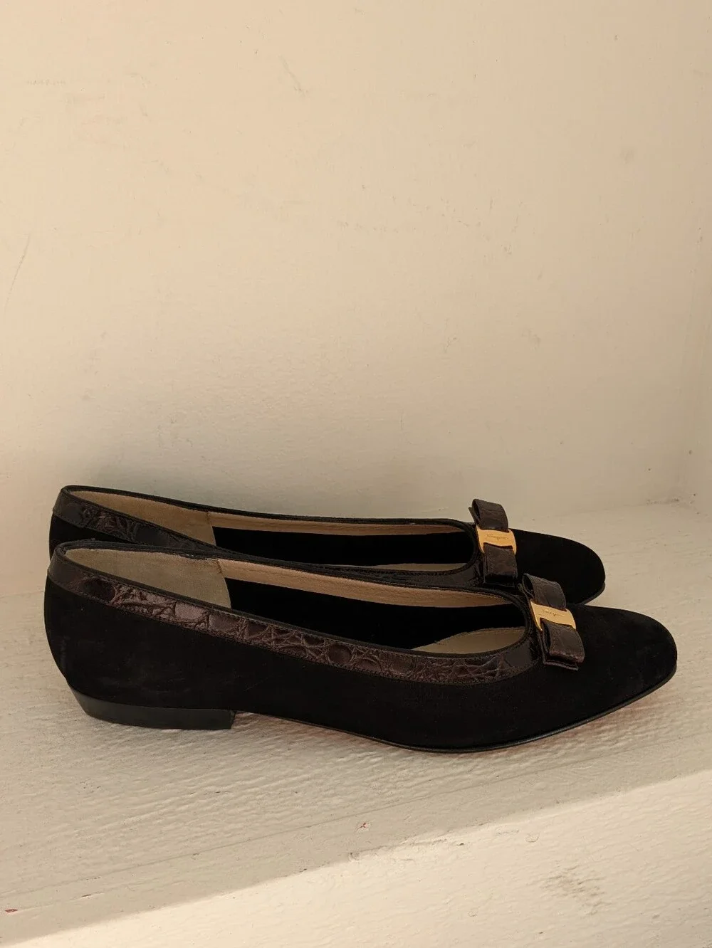 Salvatore Ferragamo Vintage Vara Flats 7 AA Black Suede Crocodile Trim Leather